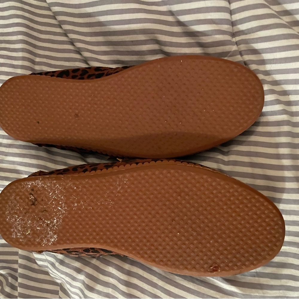 Toms - Picture 2 of 2